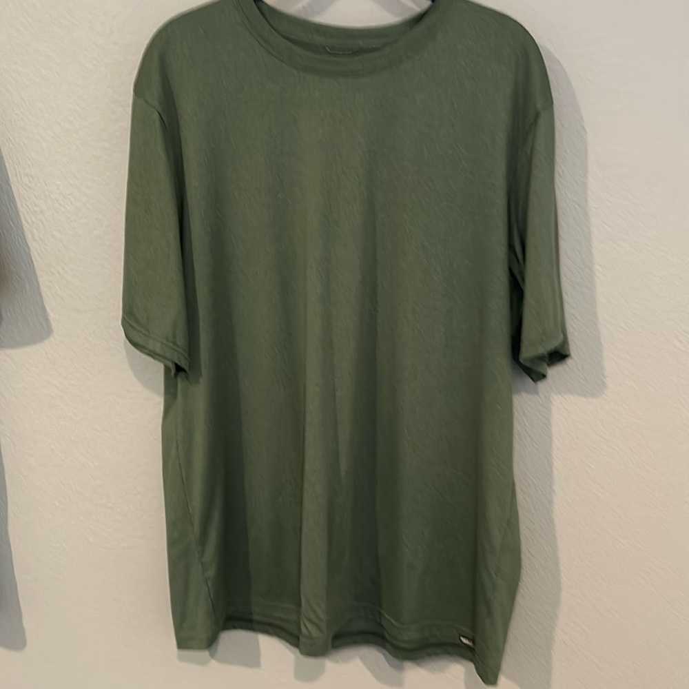 Men’s REI Sahara moisture-wicking t-shirt with spf 30. Green, size large.